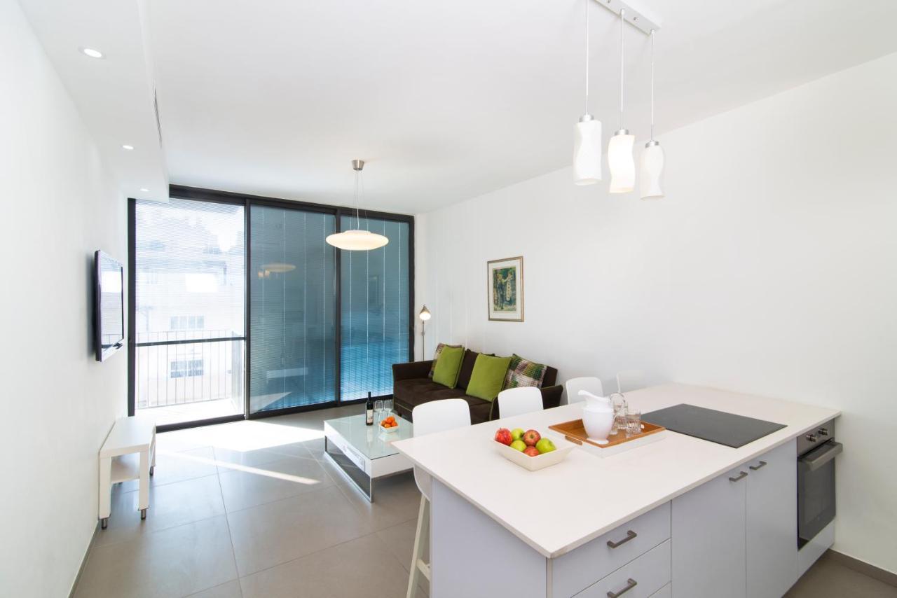 Hilton Bay Apartment With The Shelter Tel Aviv Esterno foto