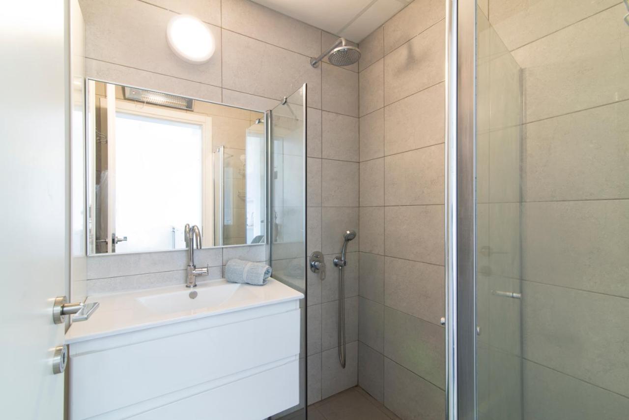 Hilton Bay Apartment With The Shelter Tel Aviv Esterno foto