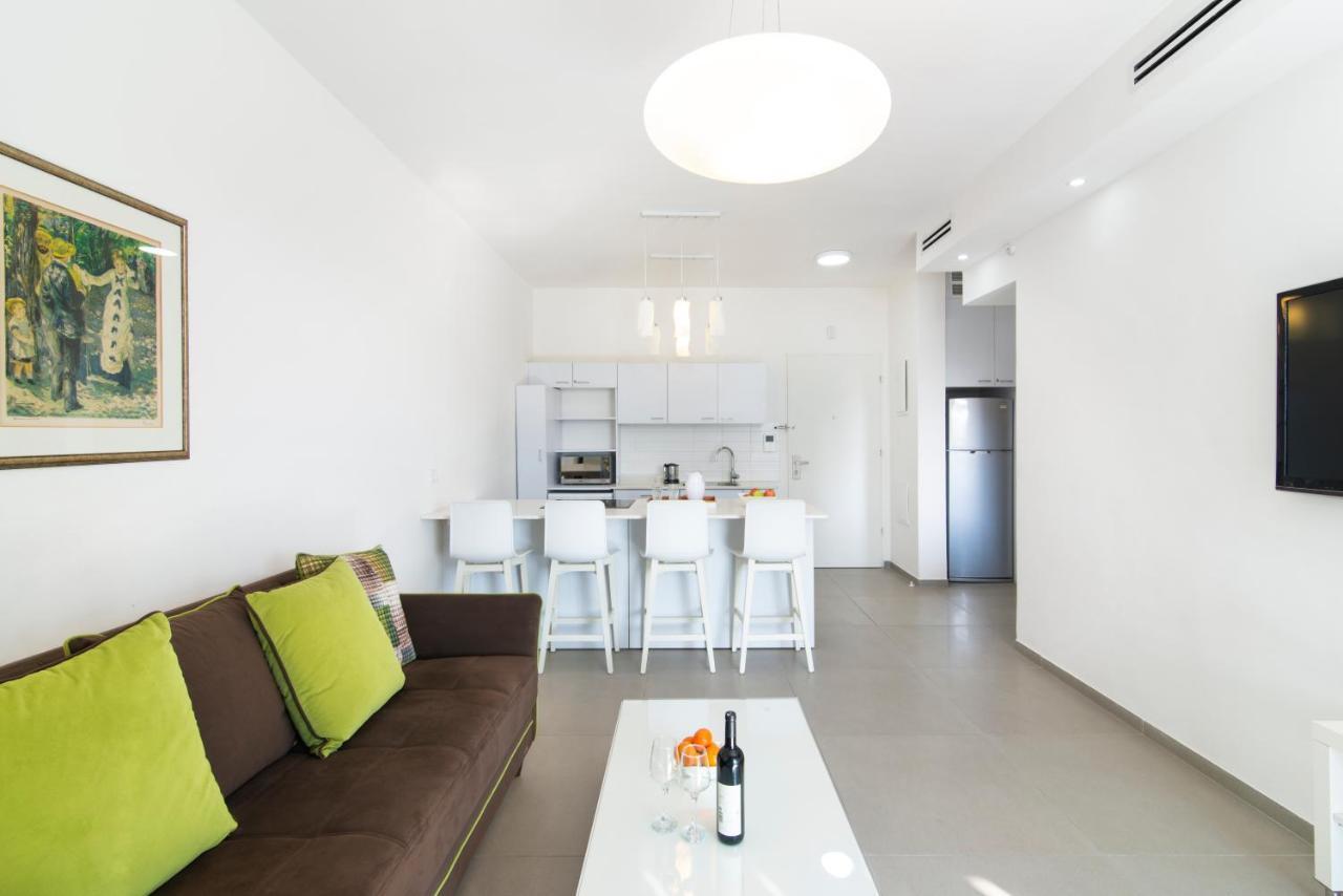 Hilton Bay Apartment With The Shelter Tel Aviv Esterno foto