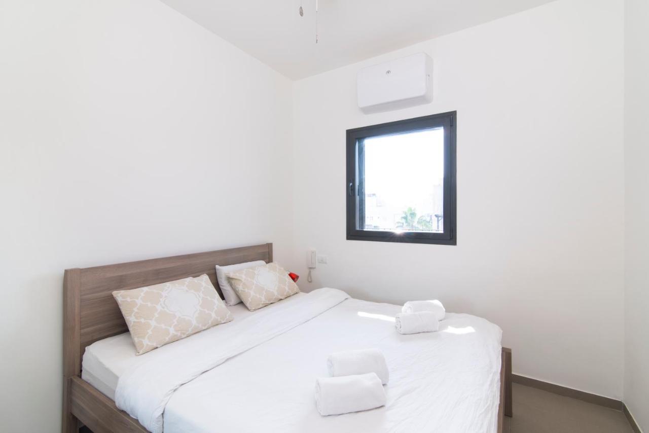 Hilton Bay Apartment With The Shelter Tel Aviv Esterno foto